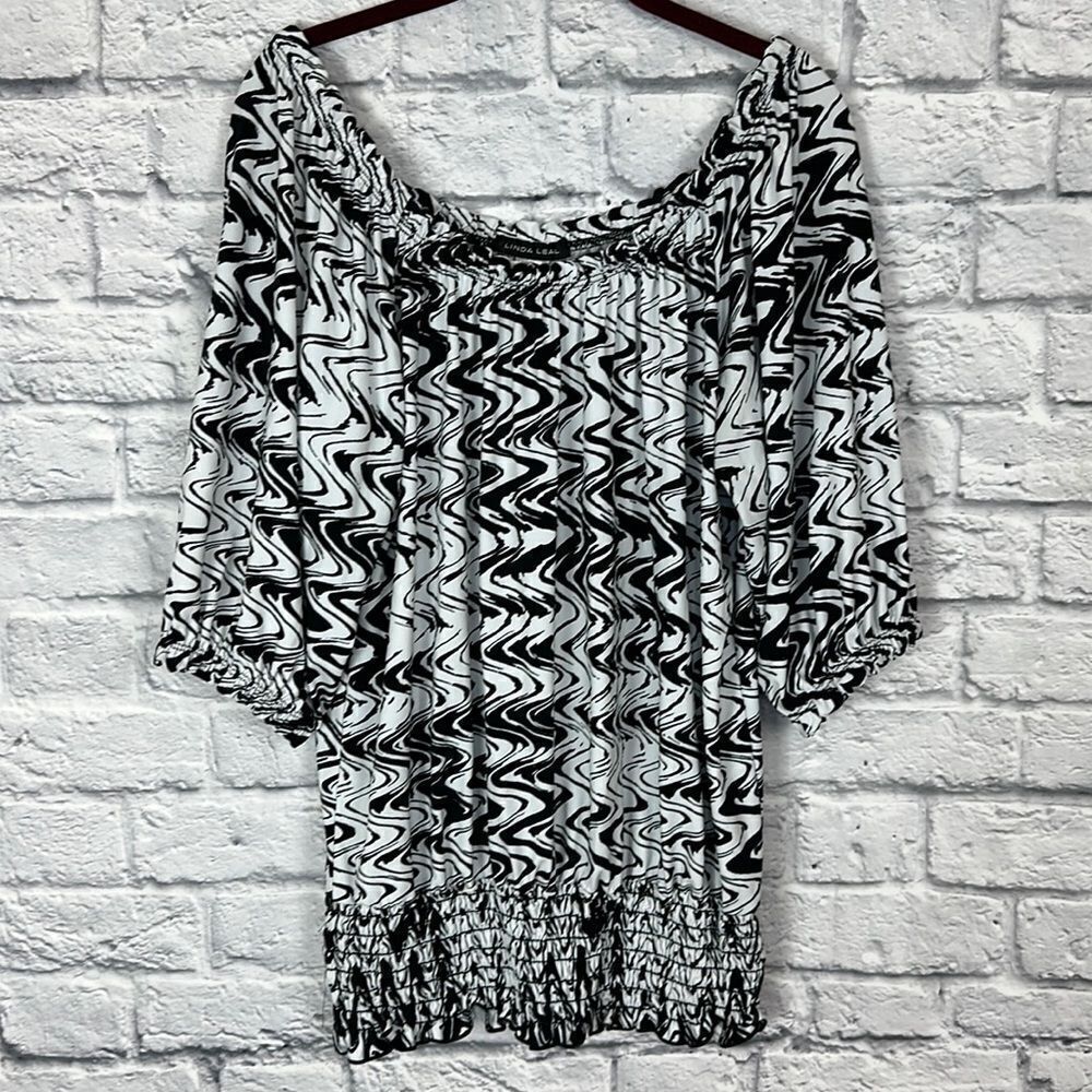 Linda Leal Black and White Stretch Blouse Size 1X